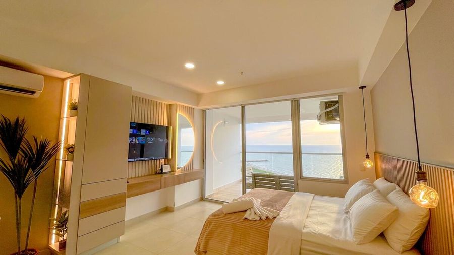 𝐋𝐔𝐗𝐔𝐑𝐘 estudio Con vista al Mar 2
