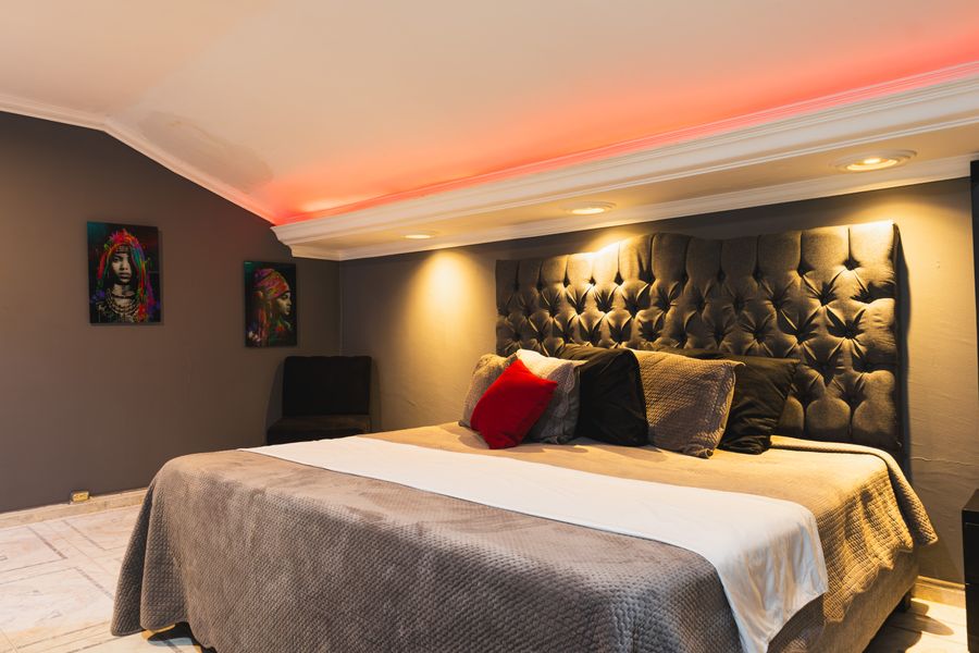 Omega House - 8 Bedroom House with Pool & Jacuzzi 4