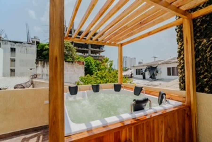 3 Bedroom Luxury Home - Minutes from Walled City