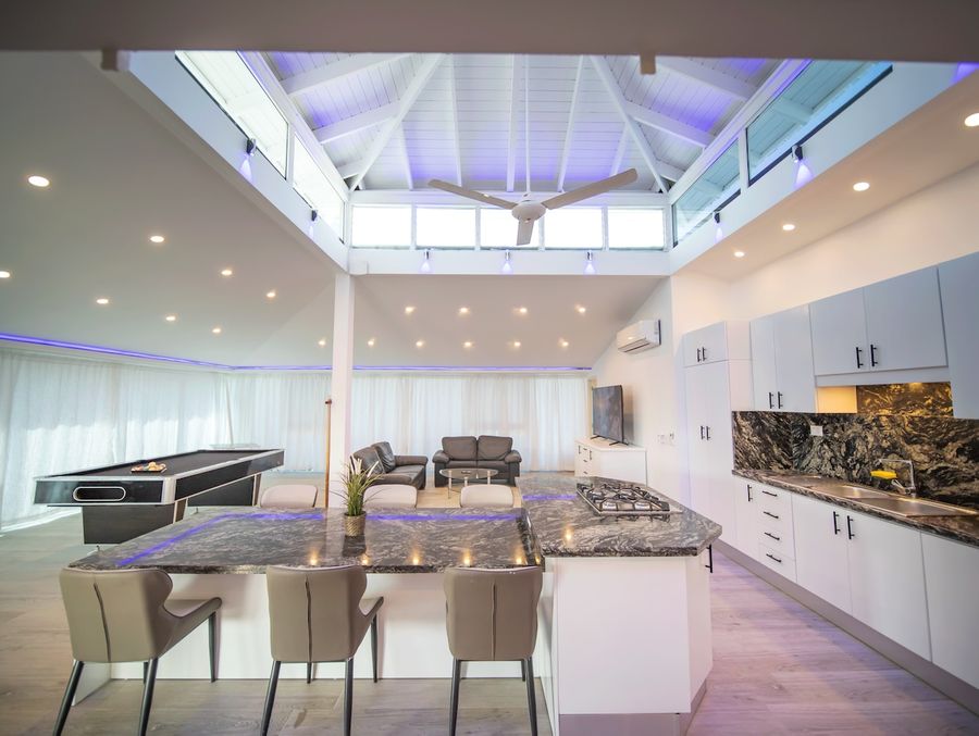 Luxury 3BR Penthouse, 300m from beach! 3