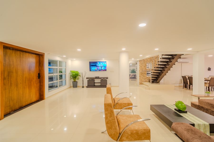 Encanto Mansion: 6BR Luxury Stay Near Walled City 4