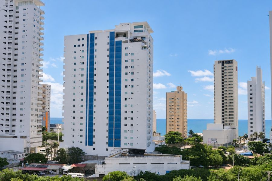 Urban Beach for 8 | City view, Pool & Fast Wi-Fi 4