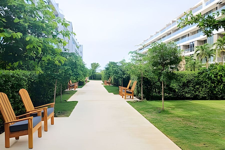 Lujoso Apto con Piscina y Terraza Privada 3