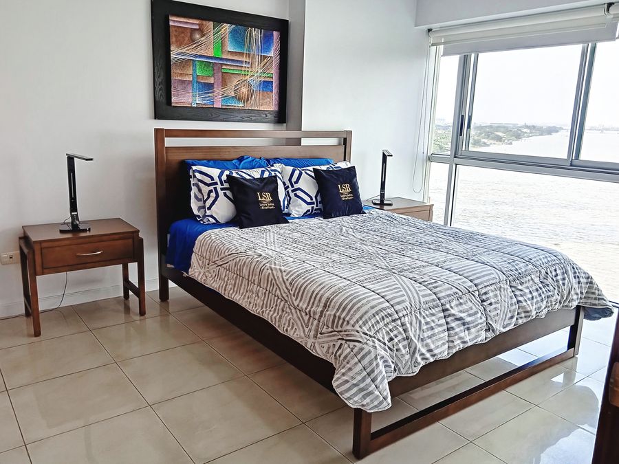 LUXURY SUITES RIVERFRONT 2