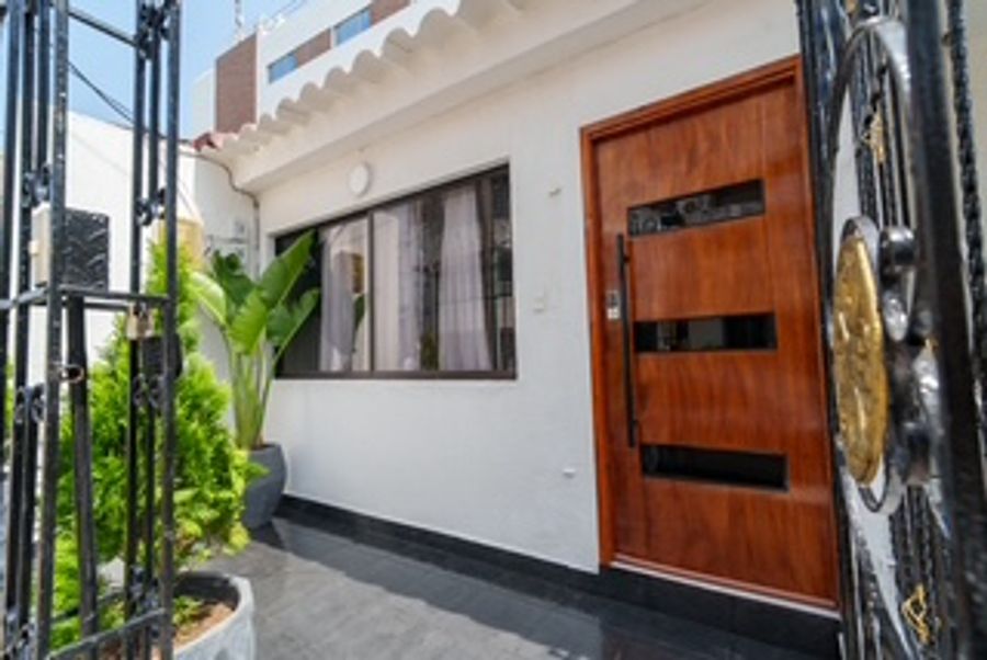 3 Bedroom Luxury Home - Minutes from Walled City 2