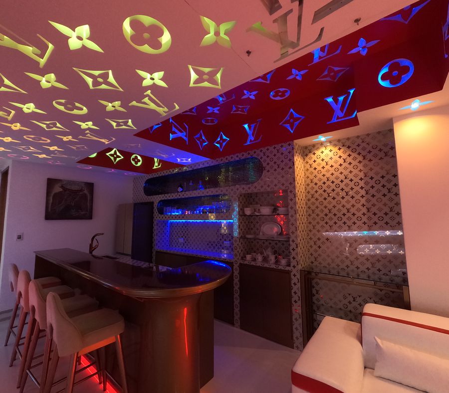 LV Inspired Apt private jacuzzi sauna and steam  3