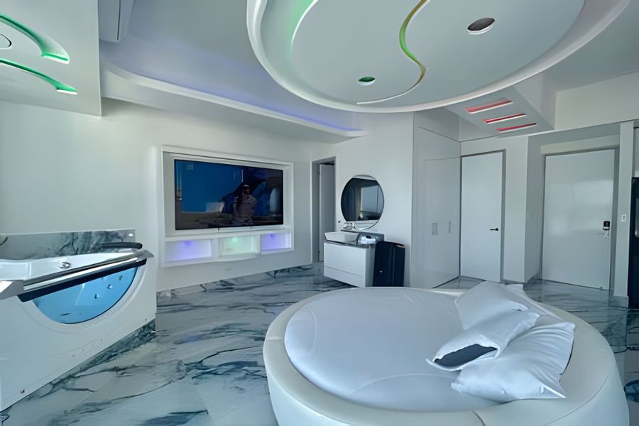 Luxury 1BR Beachfront Yin Yang Suite 5