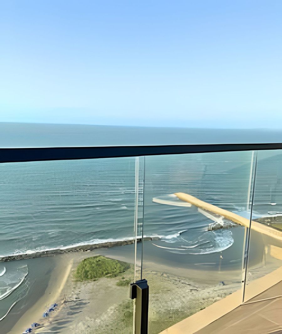 Stuning view to Walled city & Beach, King size bed 4