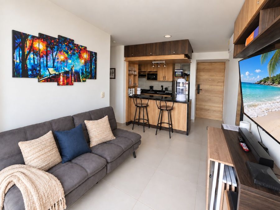 Urban Beach for 8 | City view, Pool & Fast Wi-Fi