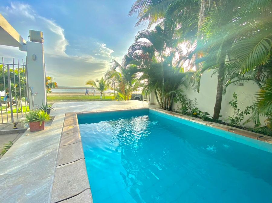 Hermosa Casa de Playa con Piscina