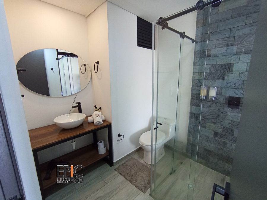 Epic Suite 508 Deluxe Airport 4