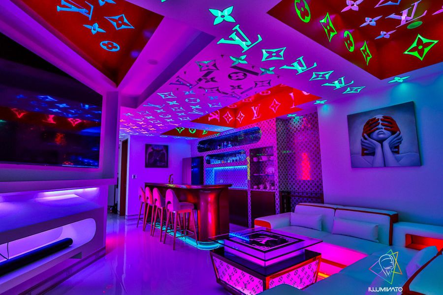 LV Inspired Apt private jacuzzi sauna and steam 