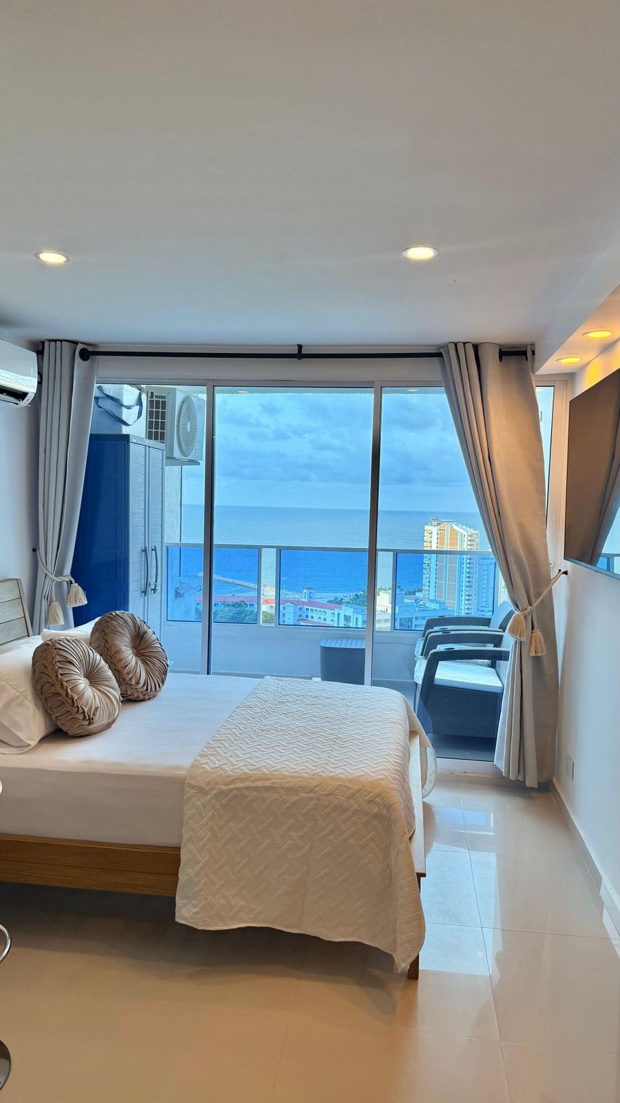 Luxury Studio en El Laguito con vista al mar