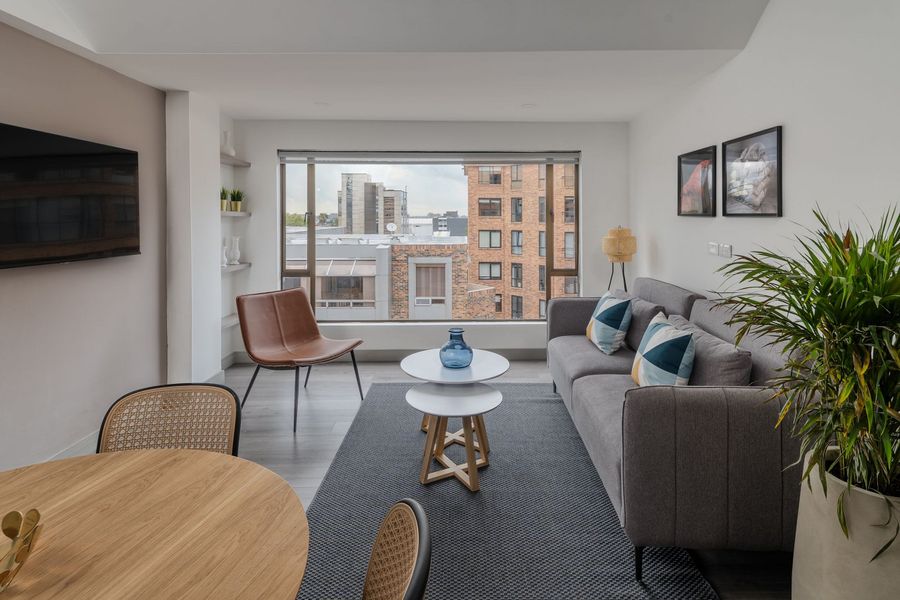 Acogedor 2BR @Corazon financiero con camas Queens 2