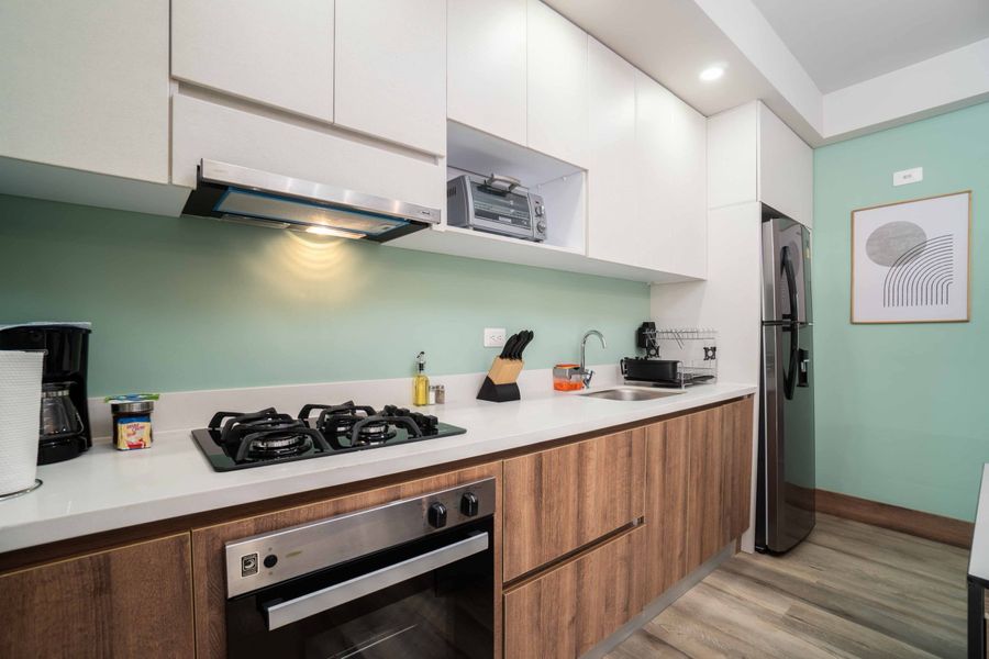 H401 • 1 dormitorio con balcón • Piscina • Vigilancia 24/7 • Aparcamiento 2