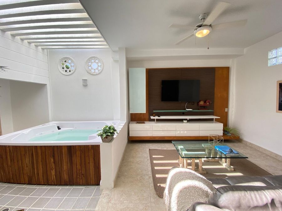 Casa de 5 dormitorios con jacuzzi