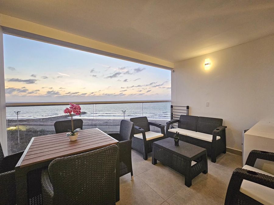 Estudio fantástico con vista al mar 817