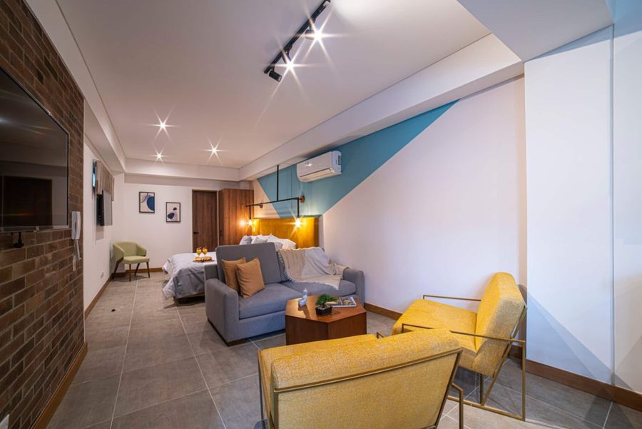 E102 • Estudio con cama king • A pie de Boulevard y Granada 2