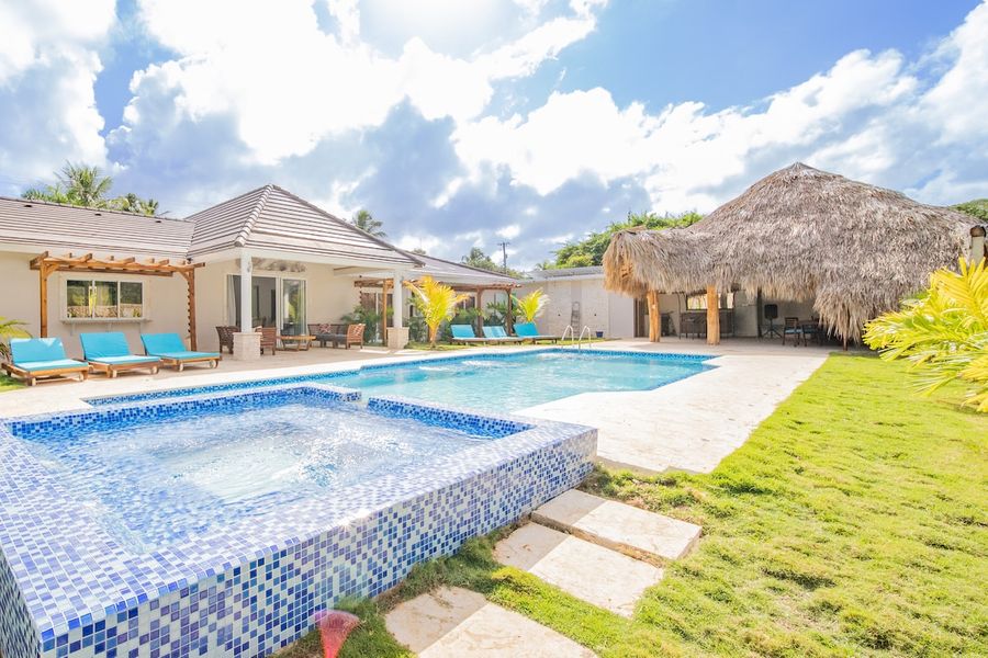 Villa con acceso a playa privada y alberca en Sosúa