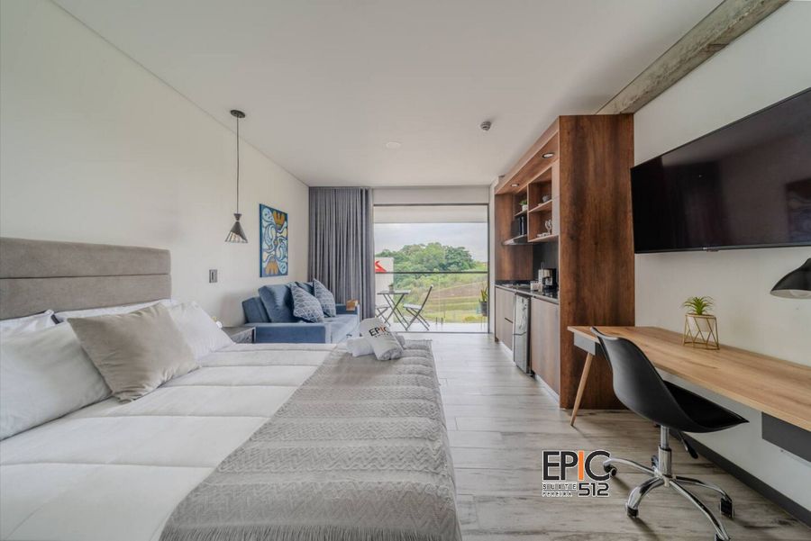 Epic Suite 512 Deluxe Airport 3