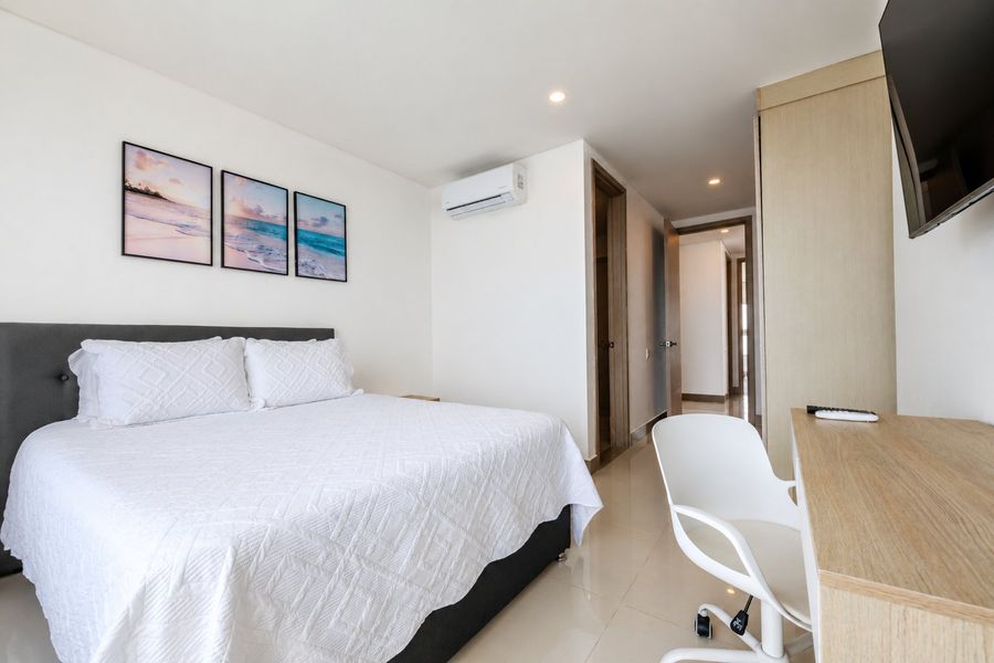 ¡Espectacular Apto Con Vista al Mar Piso 28! 3