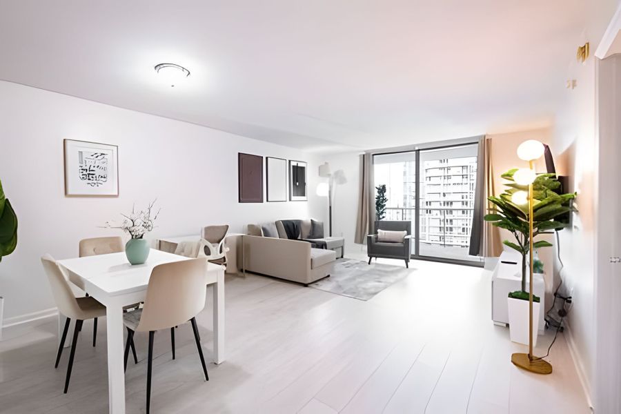 Modern Brickell 1BR | Bay Views, Pool & Parking 2