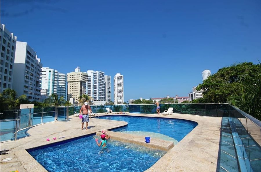 Encantador apto con agua caliente y vista al lago