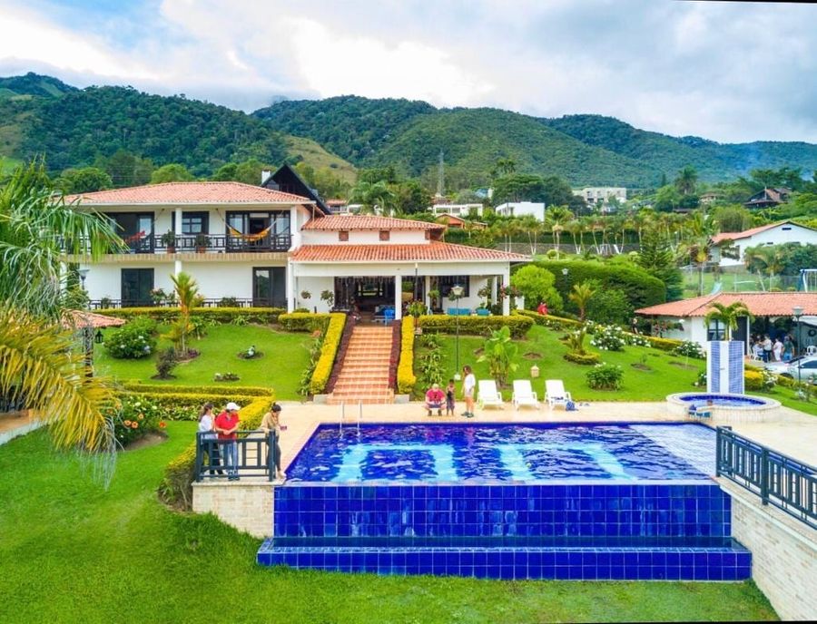 FINCA LAGO CALIMA CON EXCELENTE VISTA