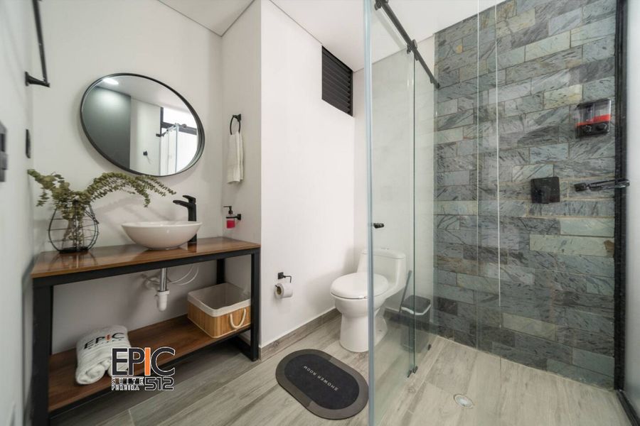 Epic Suite 512 Deluxe Airport 5