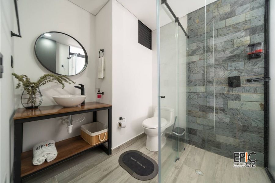 Epic Suite 512 Deluxe Airport 4