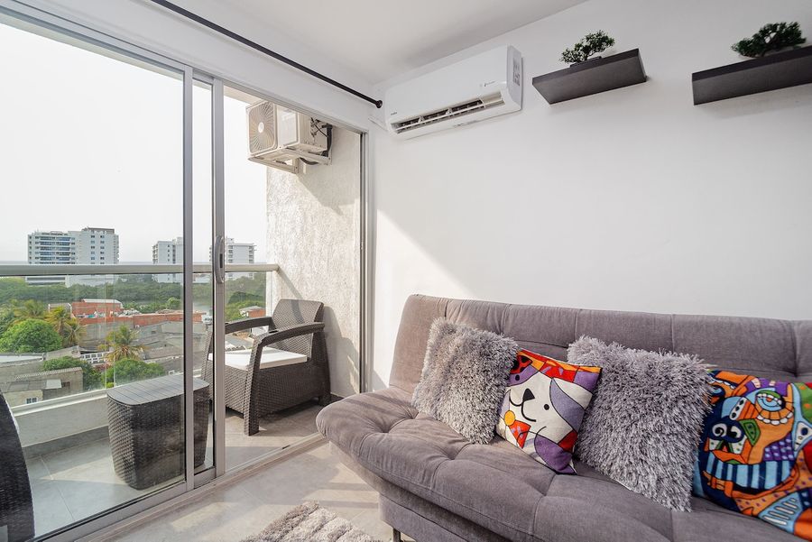 Apartamento moderno con balcón y vista en Torices 2