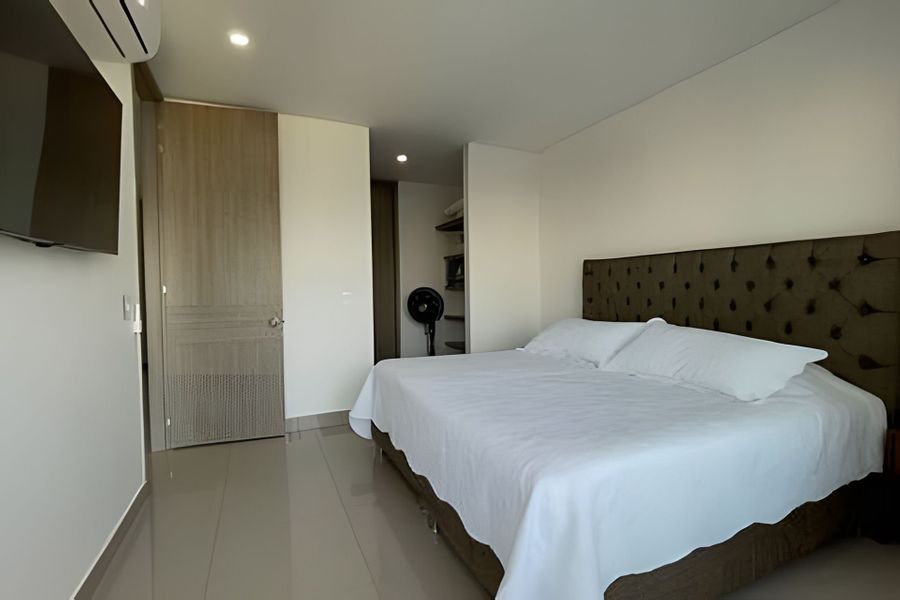 Infinitum Spectacular 23rd floor 1 BR Condo 4