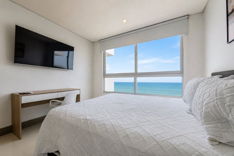 ¡Espectacular Apto Con Vista al Mar Piso 28!