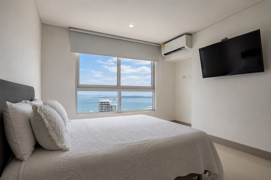 ¡Espectacular Apto Con Vista al Mar Piso 28! 5