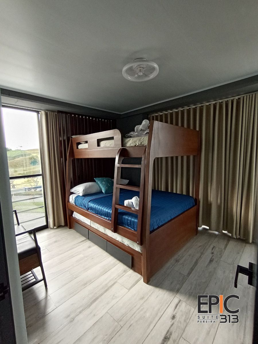 Epic Suite 313 Family Deluxe Airport 3 Room10 Pax 4