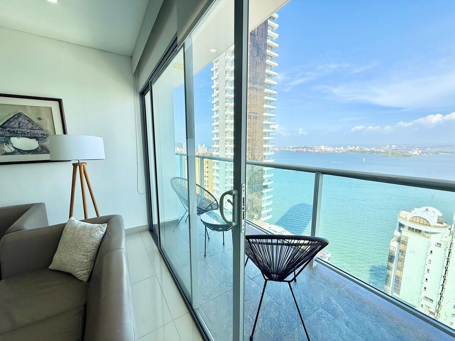 3 dormitorios con vistas al mar y balcón