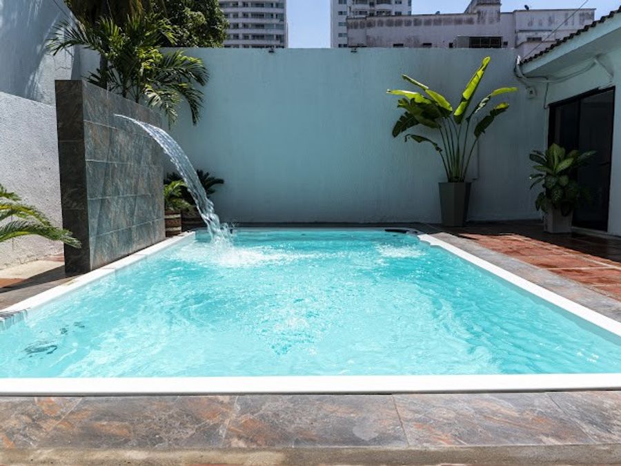 Omega House - 8 Bedroom House with Pool & Jacuzzi