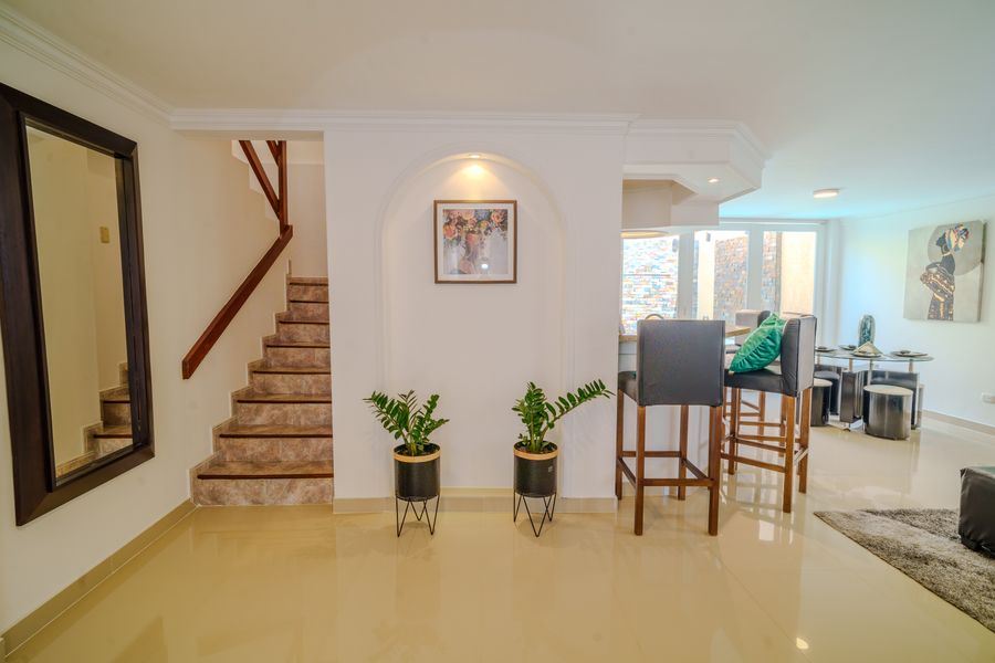 4 Bedroom Paradise - Minutes from Walled City 5