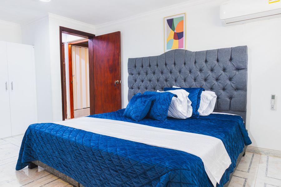 Omega House - 8 Bedroom House with Pool & Jacuzzi 5