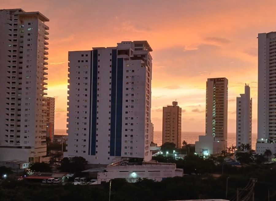 Urban Beach for 8 | City view, Pool & Fast Wi-Fi 5