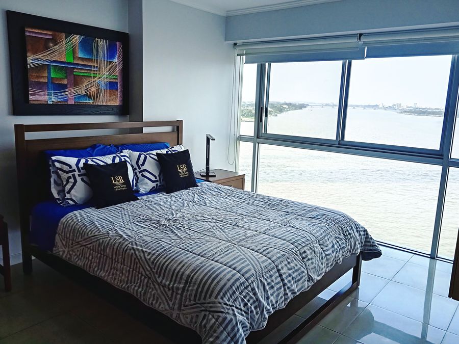 LUXURY SUITES RIVERFRONT 5