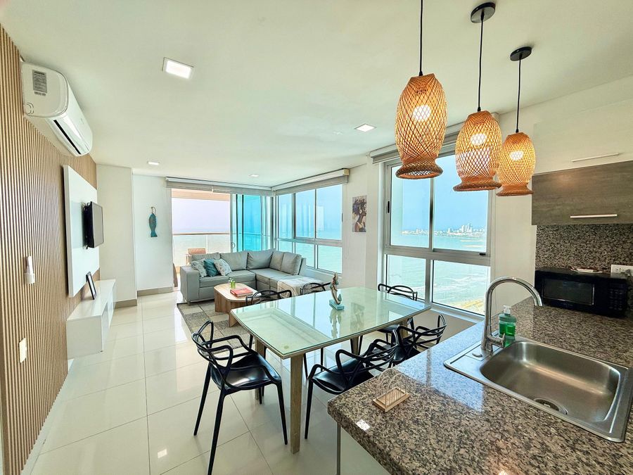 Spacious 3BR with Breathtaking Ocean Views