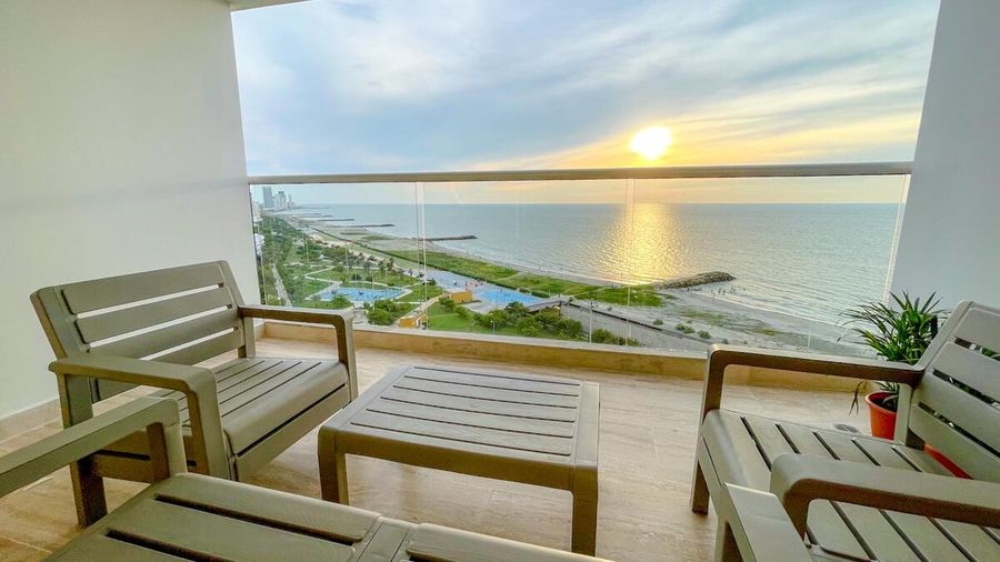 𝐋𝐔𝐗𝐔𝐑𝐘 estudio Con vista al Mar