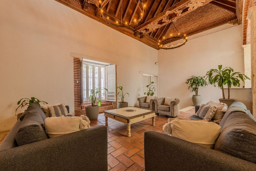 Casa de 5 Hab en la Ciudad Amurallada con Piscina 2