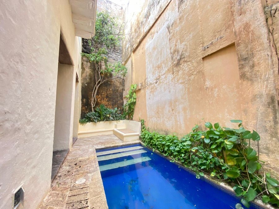 Villa en el casco antiguo piscina y vistas al mar