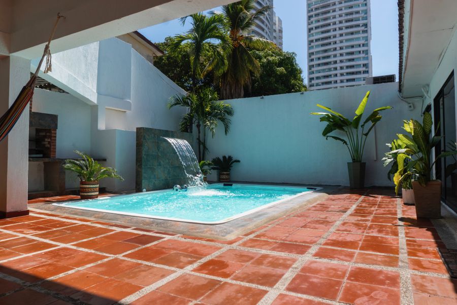 Omega House - 8 Bedroom House with Pool & Jacuzzi 3