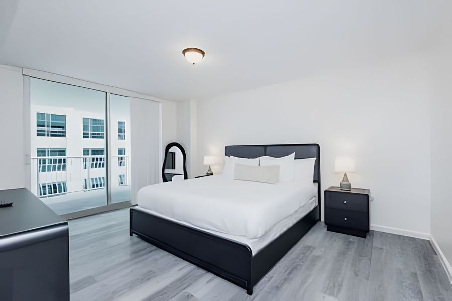 Stylish Brickell 1BR| Skyline View, Pool & Parking 5