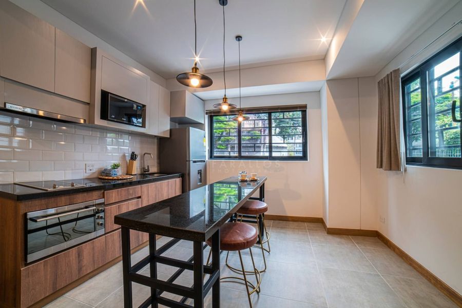 E102 • Estudio con cama king • A pie de Boulevard y Granada