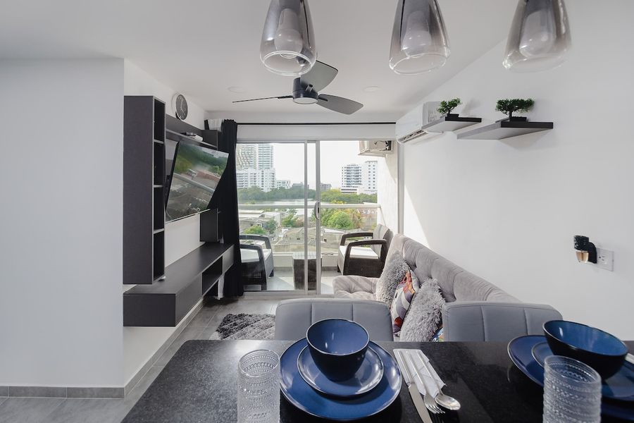 Apartamento moderno con balcón y vista en Torices