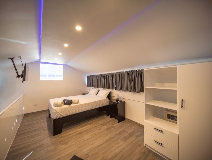 Luxury 3BR Penthouse, 300m from beach! 5